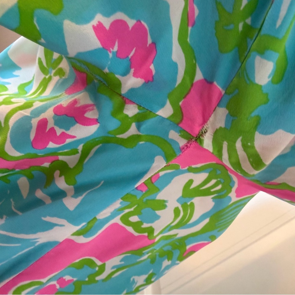 Lilly Pulitzer Elsa Silk in a Delicacy Floral Pink, Blue and Green Top size xs - Picture 9 of 14